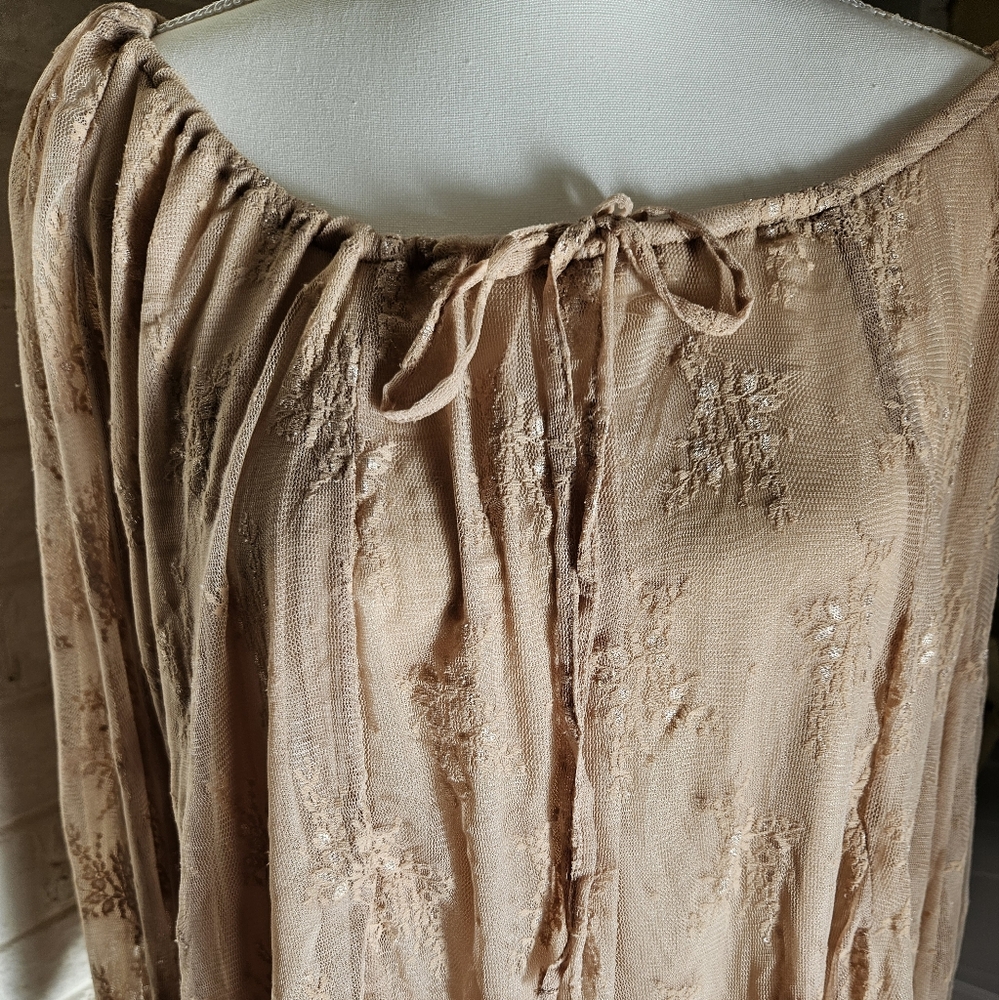 Le Lis Cream Lace Top